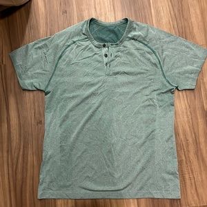 Lululemon workout shirt